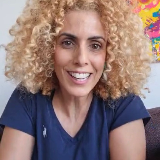 המקנואיסטים - הסיפור של של אורלי מחברת One AI